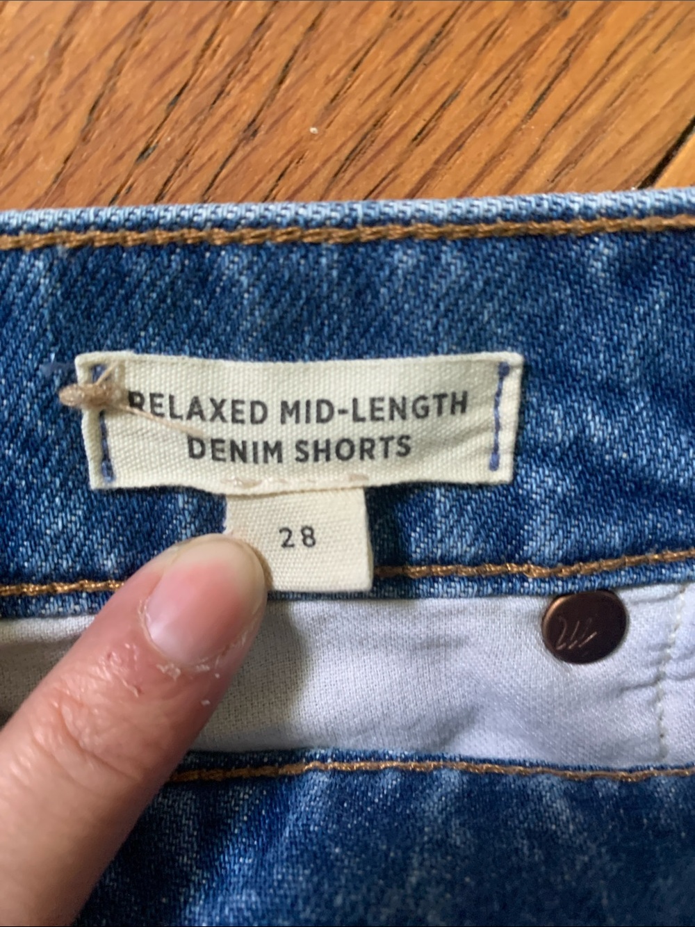 Madewell Mid-Rise Medium Relaxed Blue Denim Shorts - Picture 4 of 5